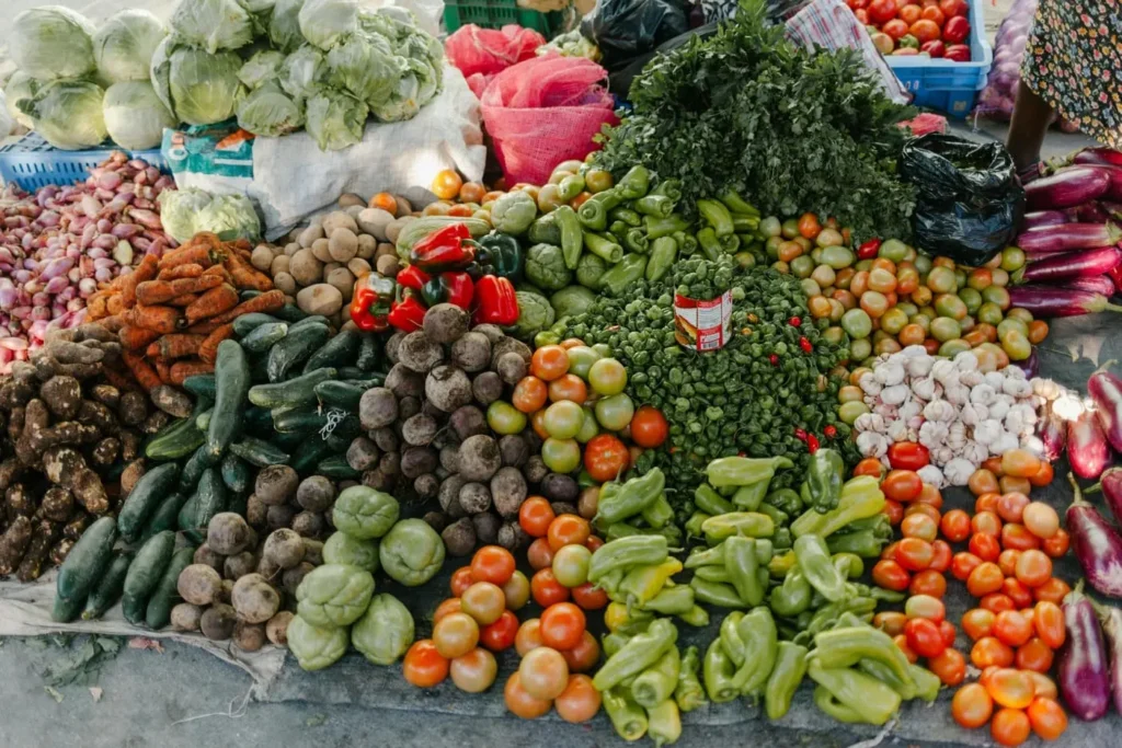 Eat Local and Seasonal Foods - tips for sustainable travles - BesTripTips